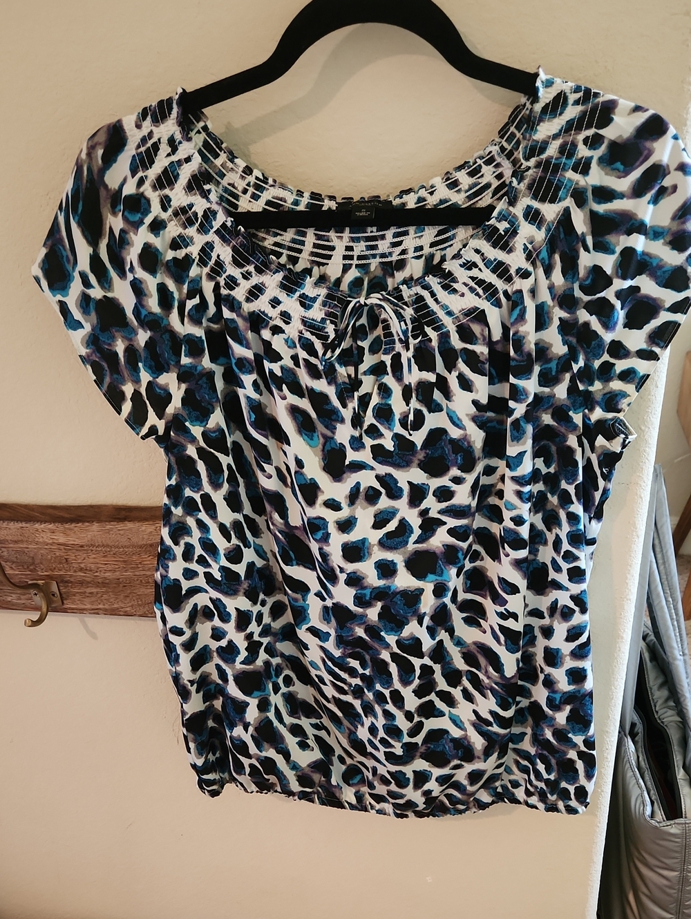 Women's Blue Animal Print Short Sleeve Blouse